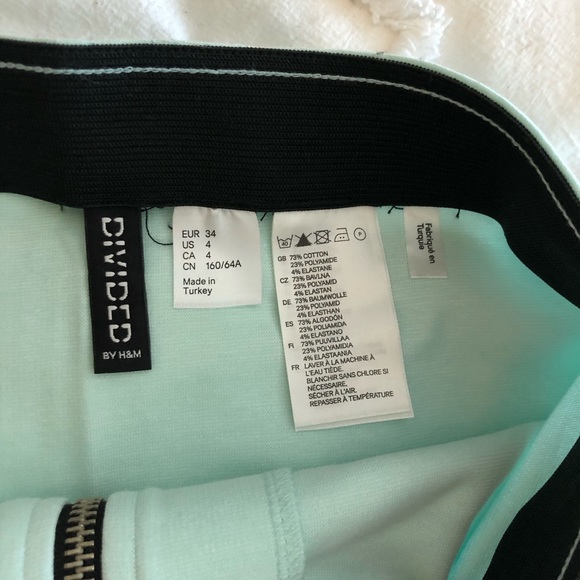 3 for 15 💕 H&M mint green zip up mini skirt - Picture 2 of 4